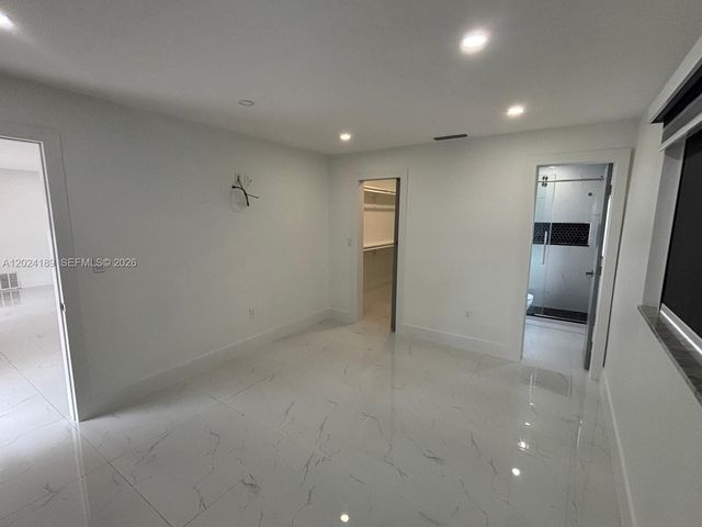 8460 NW 21st St, Sunrise, FL 33322