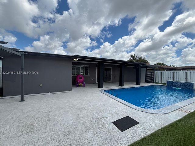 8460 NW 21st St, Sunrise, FL 33322