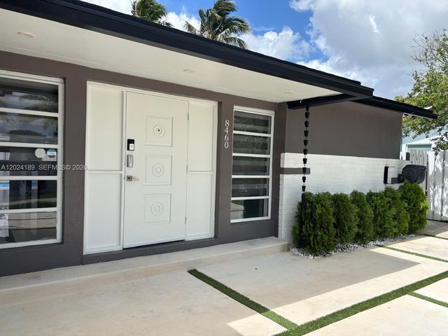 8460 NW 21st St, Sunrise, FL 33322