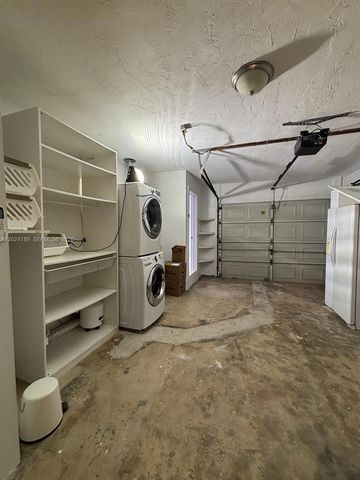 8460 NW 21st St, Sunrise, FL 33322