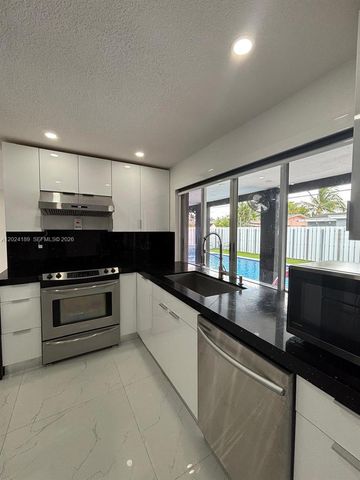 8460 NW 21st St, Sunrise, FL 33322