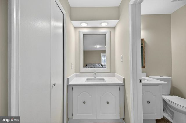 4815 WAKEFIELD CHAPEL RD, Annandale, VA 22003