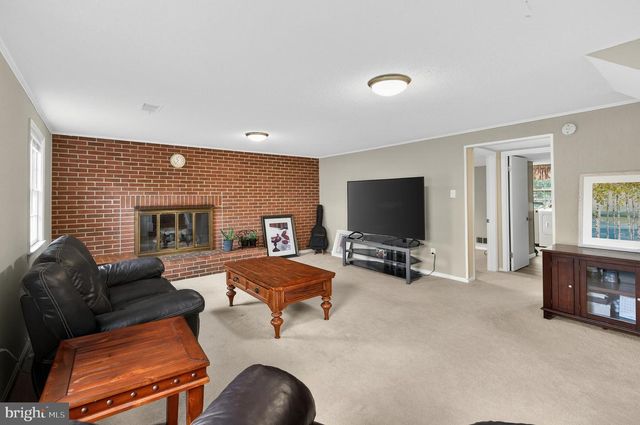 4815 WAKEFIELD CHAPEL RD, Annandale, VA 22003