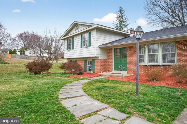 4815 WAKEFIELD CHAPEL RD, Annandale, VA 22003