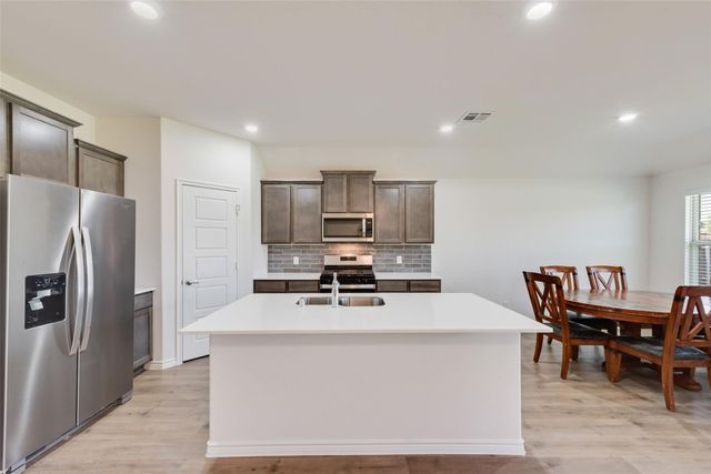 727 Dove Haven Way, Lavon, TX 75166