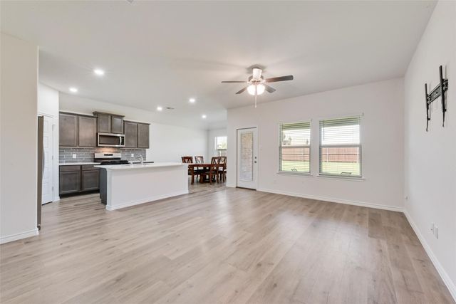 727 Dove Haven Way, Lavon, TX 75166