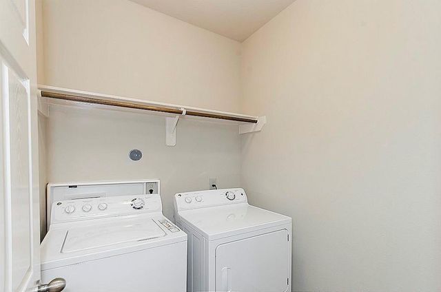 311 Woodland Hills Drive B, Conroe, TX 77303