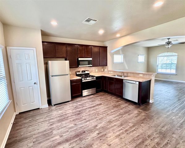 311 Woodland Hills Drive B, Conroe, TX 77303
