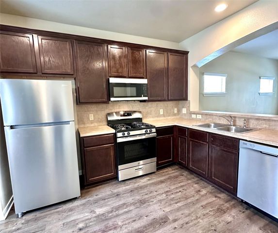 311 Woodland Hills Drive B, Conroe, TX 77303