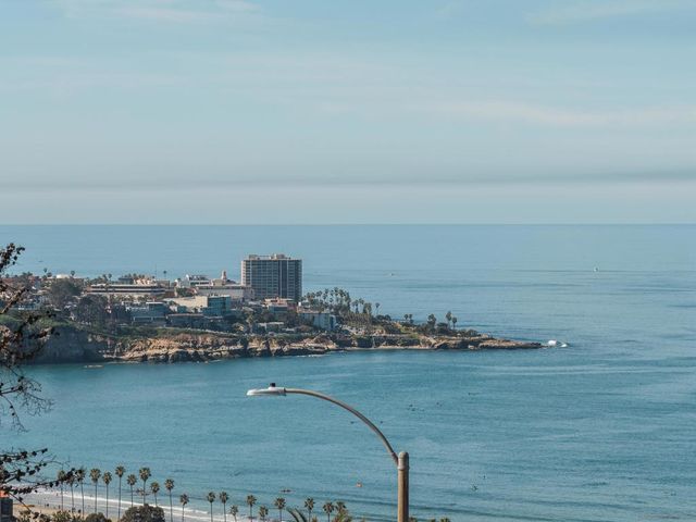 8504 Prestwick Dr, La Jolla, CA 92037