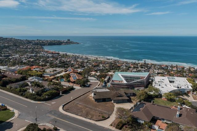 8504 Prestwick Dr, La Jolla, CA 92037