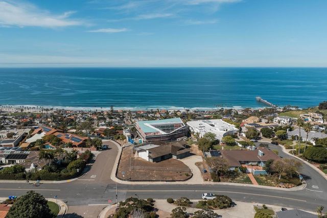 8504 Prestwick Dr, La Jolla, CA 92037