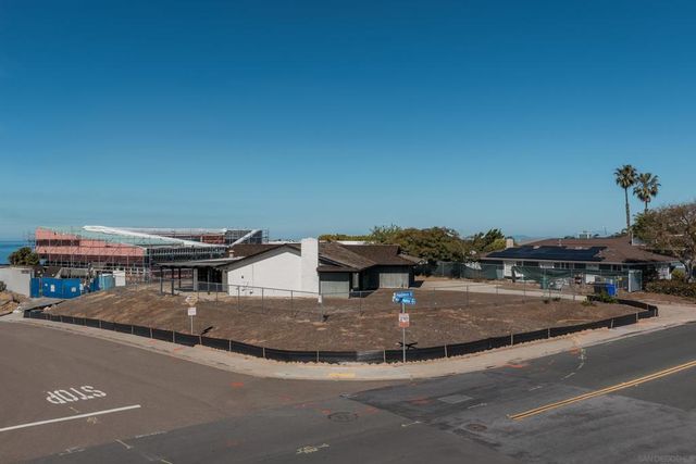 8504 Prestwick Dr, La Jolla, CA 92037