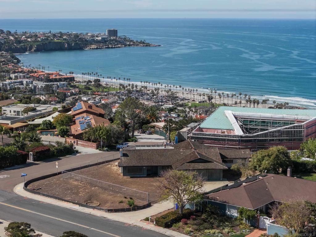 8504 Prestwick Dr, La Jolla, CA 92037