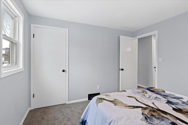 2031 Terry LANE, De Pere, WI 54115