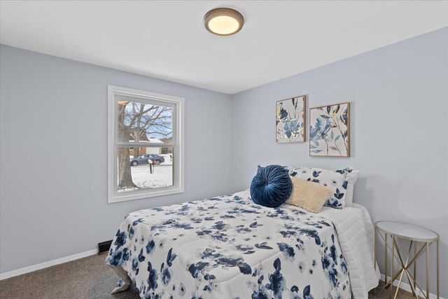 2031 Terry LANE, De Pere, WI 54115