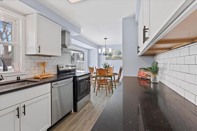 2031 Terry LANE, De Pere, WI 54115