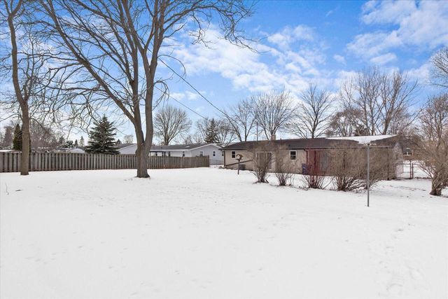 2031 Terry LANE, De Pere, WI 54115