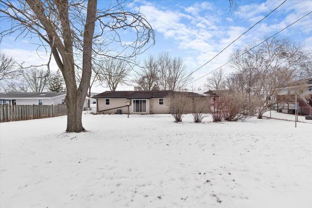 2031 Terry LANE, De Pere, WI 54115