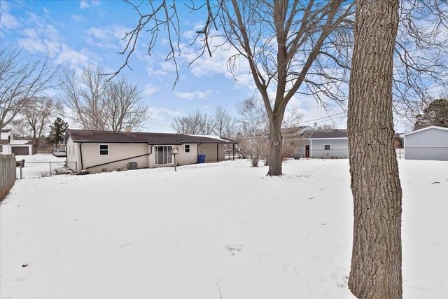 2031 Terry LANE, De Pere, WI 54115