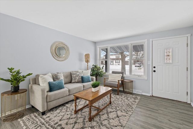 2031 Terry LANE, De Pere, WI 54115