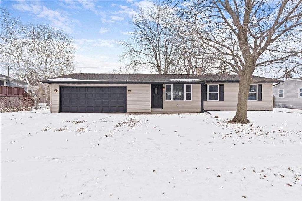 2031 Terry LANE, De Pere, WI 54115