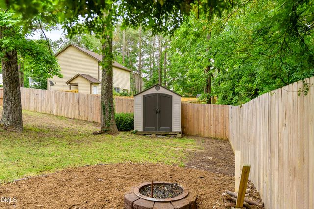 16 Meadowcrest Drive, Durham, NC 27703