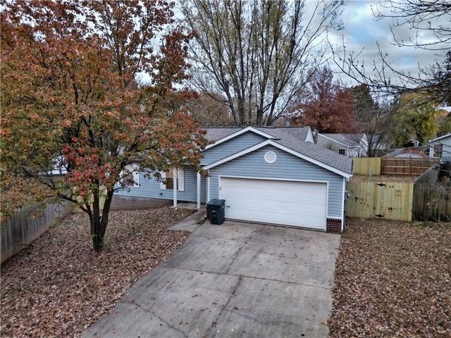 1654 N Timberline Drive, Fayetteville, AR 72704