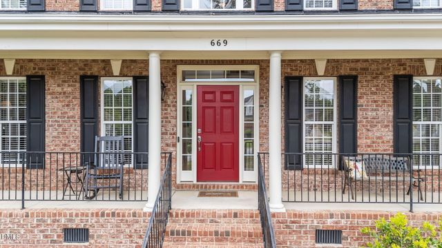 669 Kintyre Drive, Clayton, NC 27520