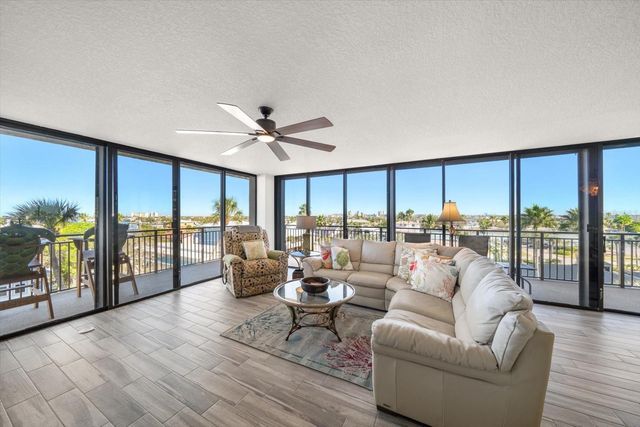 7650 BAYSHORE DRIVE 406, Treasure Island, FL 33706