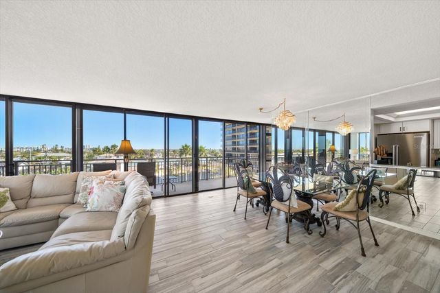 7650 BAYSHORE DRIVE 406, Treasure Island, FL 33706