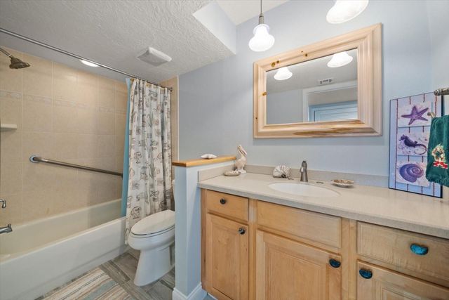 7650 BAYSHORE DRIVE 406, Treasure Island, FL 33706