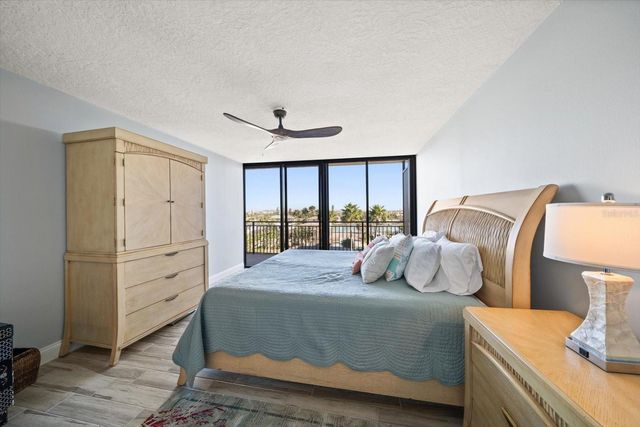 7650 BAYSHORE DRIVE 406, Treasure Island, FL 33706