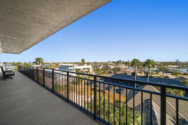 7650 BAYSHORE DRIVE 406, Treasure Island, FL 33706