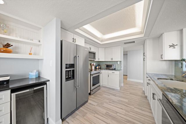 7650 BAYSHORE DRIVE 406, Treasure Island, FL 33706