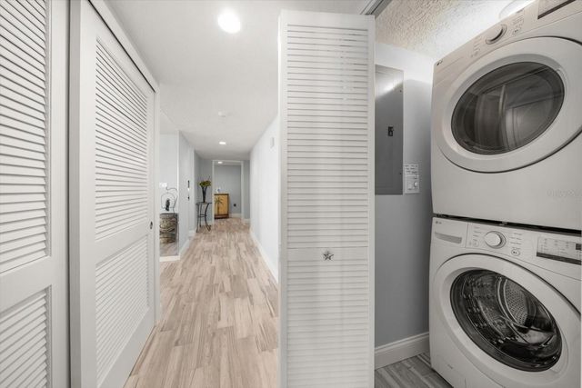 7650 BAYSHORE DRIVE 406, Treasure Island, FL 33706