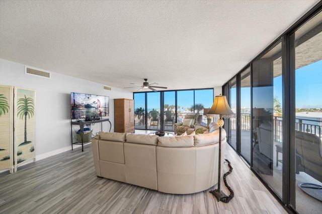 7650 BAYSHORE DRIVE 406, Treasure Island, FL 33706