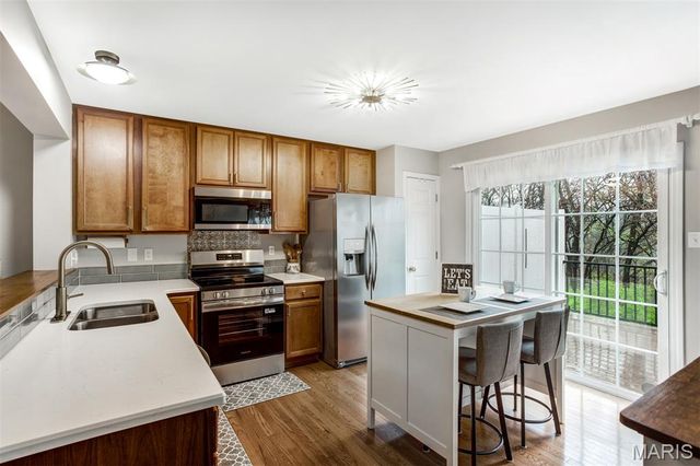 484 Summit Tree Court, Fenton, MO 63026