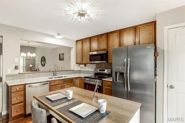 484 Summit Tree Court, Fenton, MO 63026