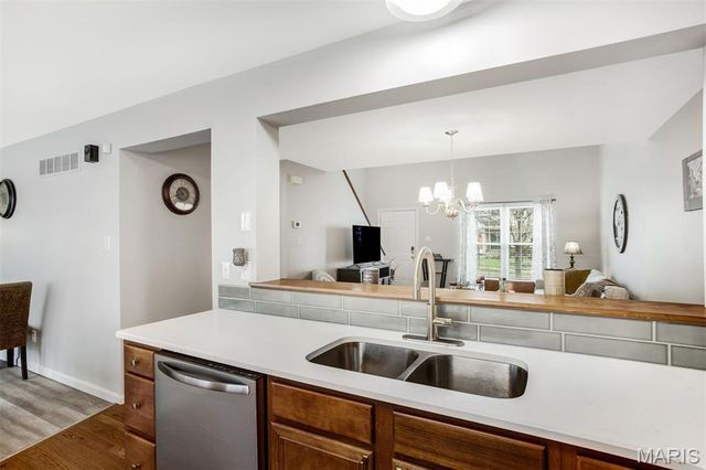 484 Summit Tree Court, Fenton, MO 63026