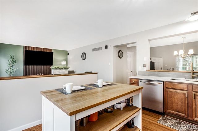 484 Summit Tree Court, Fenton, MO 63026