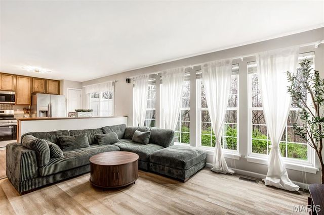 484 Summit Tree Court, Fenton, MO 63026