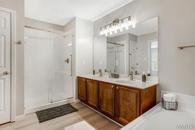 484 Summit Tree Court, Fenton, MO 63026