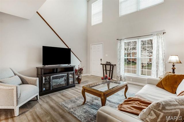 484 Summit Tree Court, Fenton, MO 63026