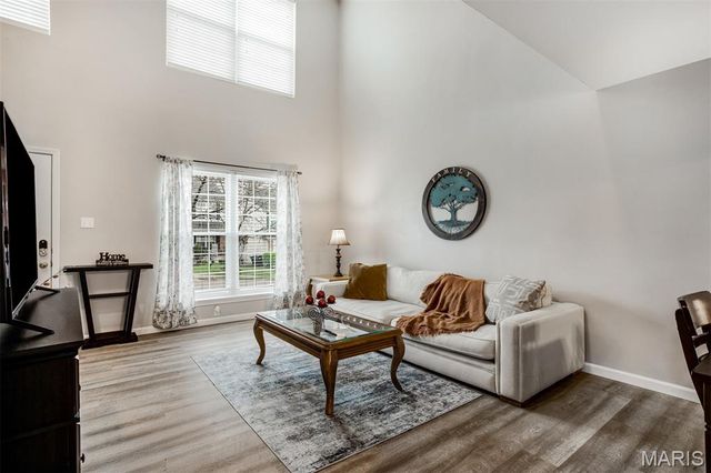 484 Summit Tree Court, Fenton, MO 63026