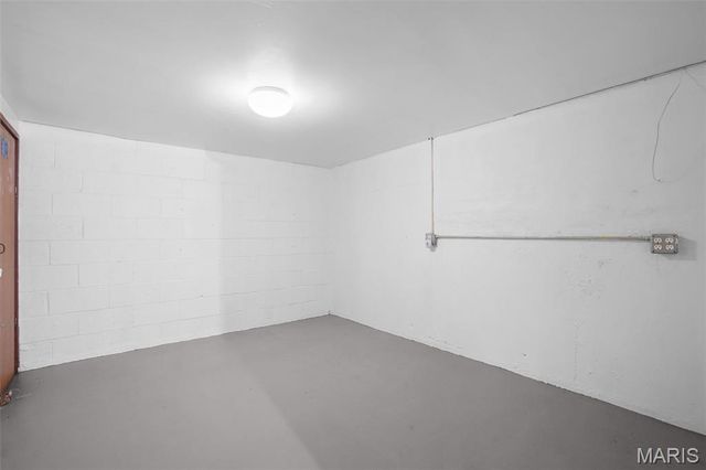 813 Chain Of Rocks Drive, St Louis, MO 63137