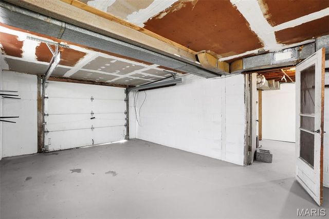 813 Chain Of Rocks Drive, St Louis, MO 63137