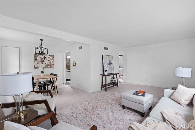 813 Chain Of Rocks Drive, St Louis, MO 63137