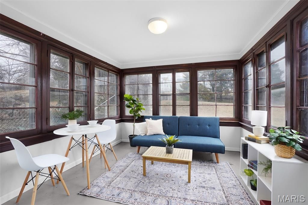 813 Chain Of Rocks Drive, St Louis, MO 63137