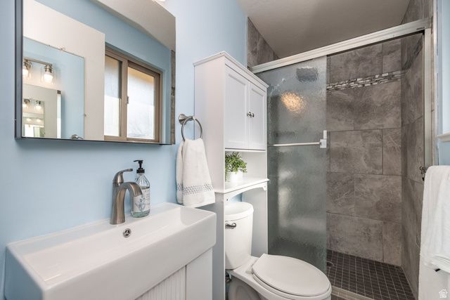 2325 W 5650 S, Roy, UT 84067